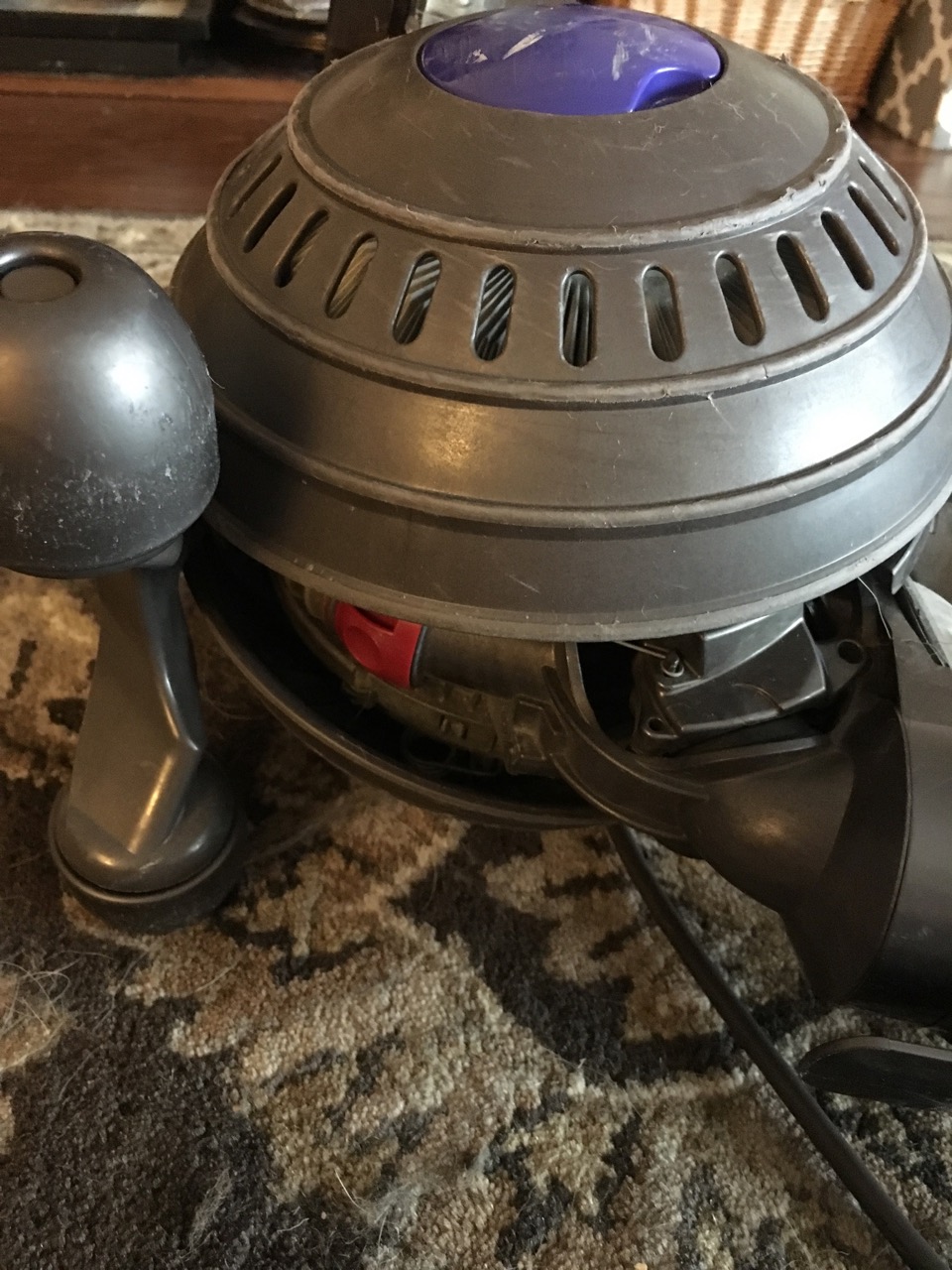 Dyson DC 40 Shuts Down from Overheating Code, Strings, and Keys